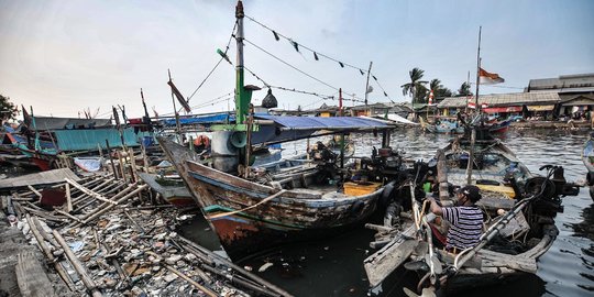 Bahaya Sampah Laut di Kampung Nelayan
