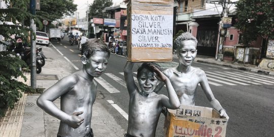 Banyak yang Kena PHK, Ini 5 Fakta Fenomena Manusia Silver di Jateng dan DIY