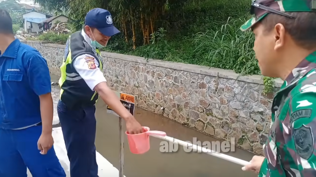 kolonel tni ngamuk ke pabrik obat