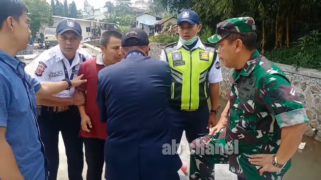 kolonel tni ngamuk ke pabrik obat