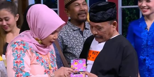 Haji Bolot Blak-blakan Soal Beda Usia 18 Tahun dengan Istrinya