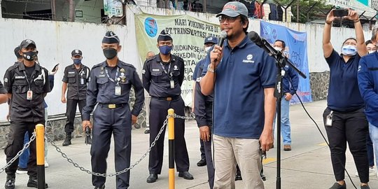 Klarifikasi Bos TransJakarta soal Viral Bus Tersangkut di Rel: Itu Ban Selip