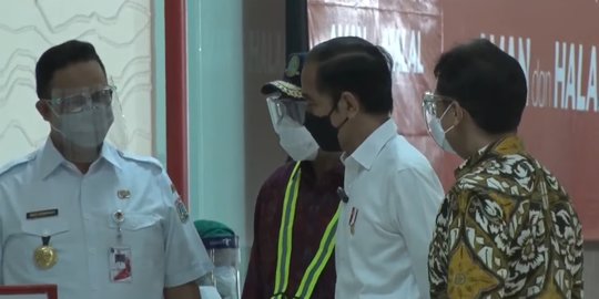 Bersama Anies dan Menkes, Jokowi Tinjau Vaksinasi di Pelabuhan Tanjung Priok