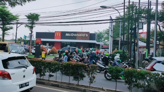 antrean ojol order bts meal di banten