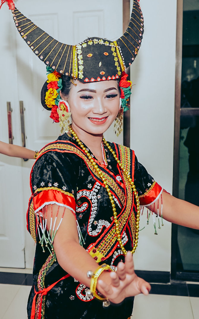 pattuqduq towaine baju adat khas suku mandar