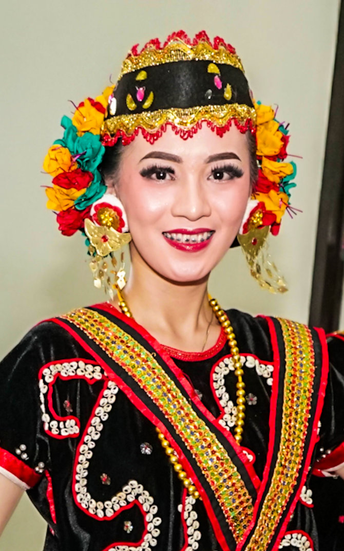 pattuqduq towaine baju adat khas suku mandar