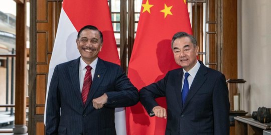 Luhut Ingin Indonesia Seperti China Sebagai Negara Produsen Obat Dunia