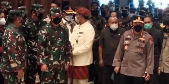 Gelar Vaksinasi Massal di Bandung, Kapolri dan Panglima TNI Targetkan 10 Ribu Orang