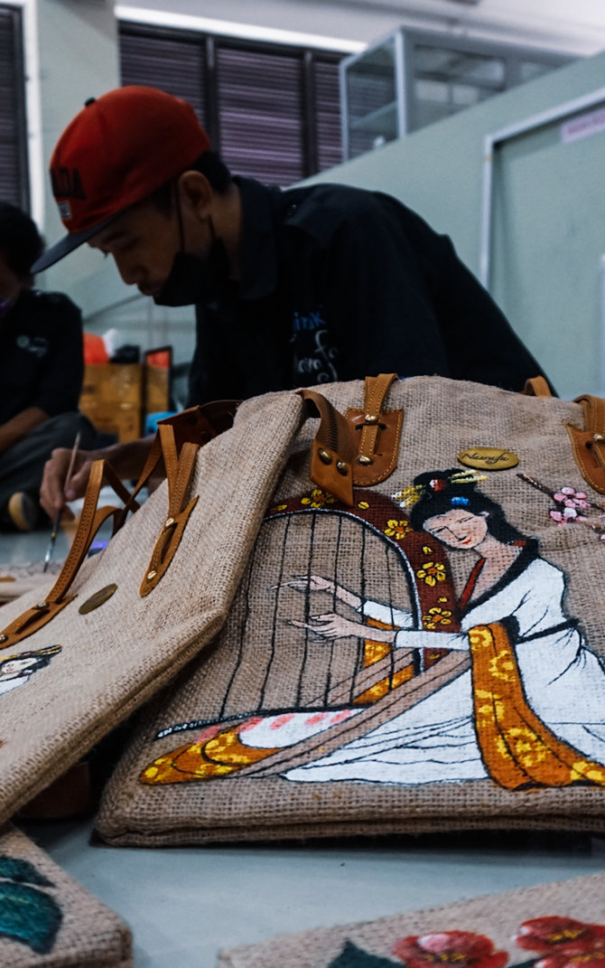 lukisan tas karung goni solo