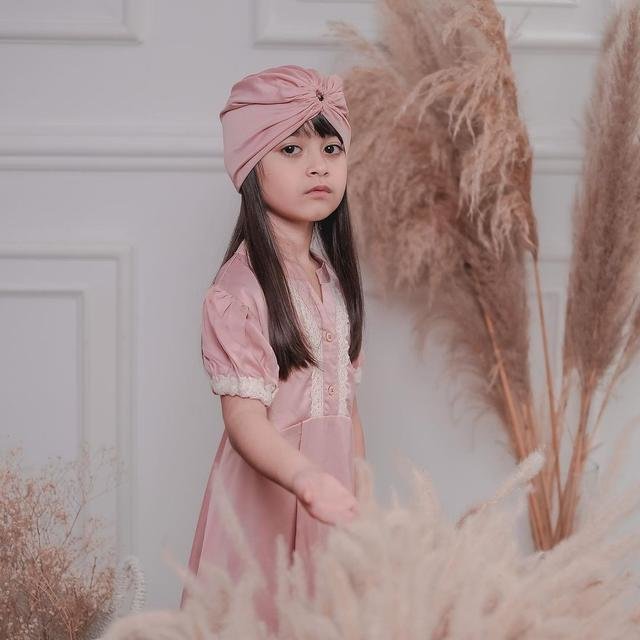 4 potret amabel lennata model cilik yang disebut jadi gambaran anak lesti dan rizky billar
