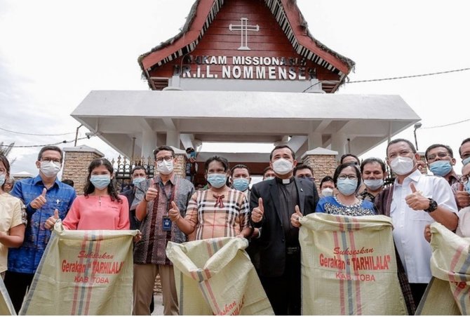 rekomendasikan work from toba ini upaya sandiaga uno kembangkan wisata di danau toba