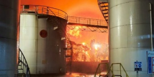 Pertamina Masih Berupaya Padamkan Kebakaran Kilang Cilacap