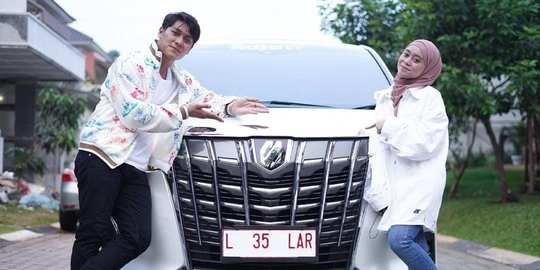 Rizky Billar & Lesti Kejora Dapat Mobil Mewah Hadiah Pernikahan, Plat Nomor Disorot