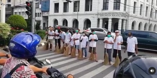 Bawa Sapu Lidi di Lampu Merah, 11 Preman Bersumpah Tobat Tidak Lakukan Pungli Lagi