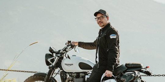 Lama Tak Terdengar, Ini 7 Potret Terbaru Sammy Simorangkir usai Jalani Operasi Kaki