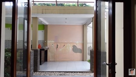 intip rumah baru arya saloka yang akan direnovasi bergaya amerika mewah dua lantai