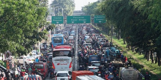 Kasus Covid-19 Melonjak, Anies Minta Kantor Hingga Rumah Makan Terapkan Kapasitas 50%