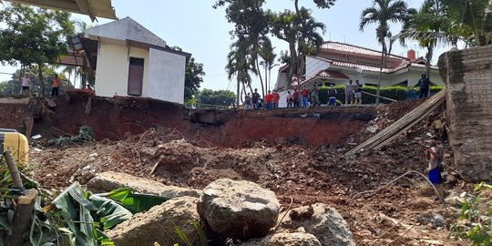 Penanganan Banjir Longsor Kali Ciputat Terhambat Pemukiman di Sekitar Sempadan Sungai
