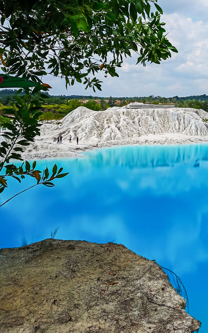 pesona danau kaolin di bangka belitung