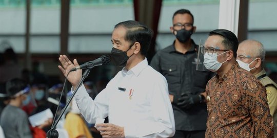 Targetkan Satu Juta Vaksinasi per Hari pada Juli, Jokowi Minta Bantuan TNI dan Polri