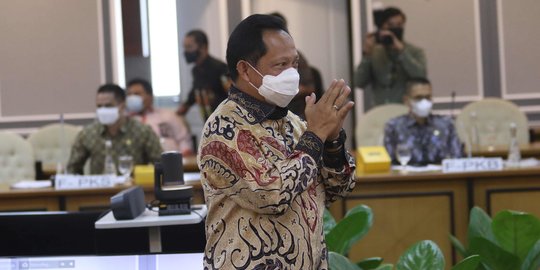 Mendagri Minta Daerah Zona Merah Covid Terapkan WFH 75 Persen