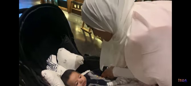 baby syaki berusia 2 bulan nadya mustika ungkap rasanya jadi ibu