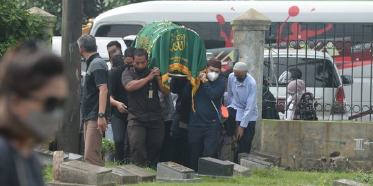 Suasana Pemakaman Markis Kido di TPU Kebon Nanas