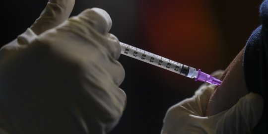 Menko Airlangga: 31 Juta Dosis Vaksin sudah Disuntikkan ke Masyarakat