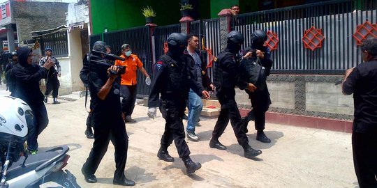 Polisi Amankan Bahan Pembuat Bom saat Tangkap Terduga Teroris Bogor