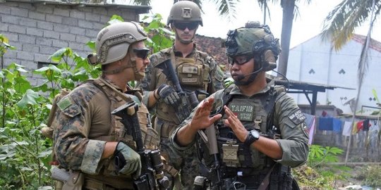 Marinir Indonesia dan AS Latihan Pembebasan Sandera di Pantai Banyuwangi