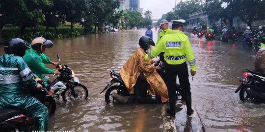 Hujan Deras, 8 Perumahan di Bekasi Dikepung Banjir