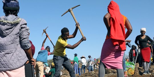 Ribuan Warga Afrika Selatan Berburu Batu yang Diyakini Berlian