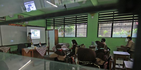 Empat Sekolah di Jakarta Ini Menunda Pelaksanaan Uji Coba PTM