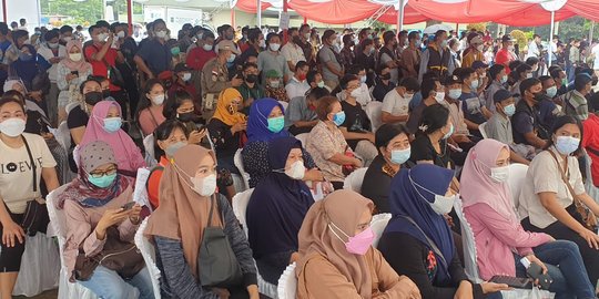 Vaksinasi Covid-19 di Cilegon Picu Kerumunan, Dinkes Berdalih karena Warga Antusias