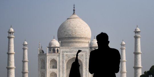 India Buka Kembali Taj Mahal Setelah Pembatasan Covid-19 Diperlonggar