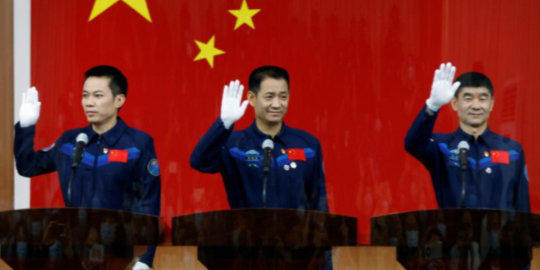 China Bakal Luncurkan Tiga Astronot ke Luar Angkasa dengan Misi Terlama