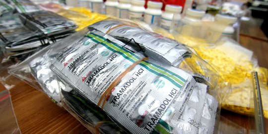 Tangkap Empat Orang, Polda Banten Sita 781 Butir Tramadol dan 511 Heximer