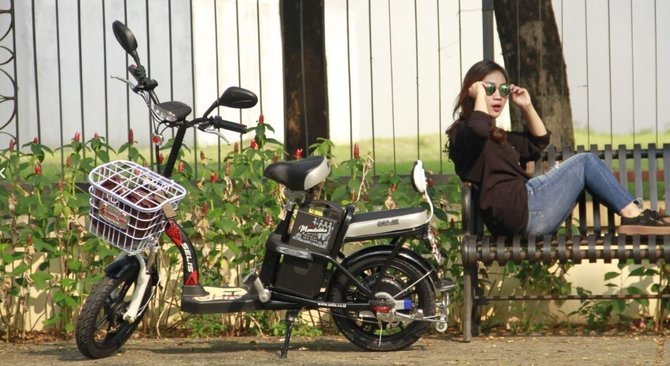 popularitasnya meroket ini 5 alasan beralih menggunakan sepeda listrik