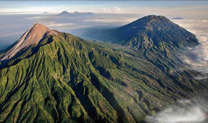 ilustrasi gunung merapi