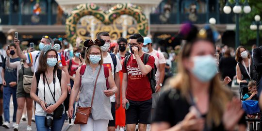 Kembali Dibuka, Disneyland Paris Diserbu Wisatawan