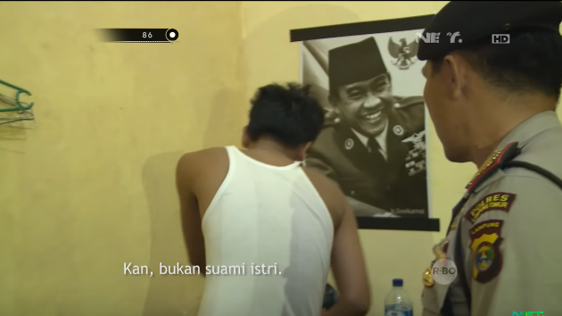 pasangan ini ketakutan saat kosan digerebek