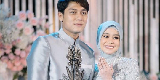 Foto Lesti Kejora Gendong Bayi Didampingi Rizky Billar, Bikin Heboh Netizen