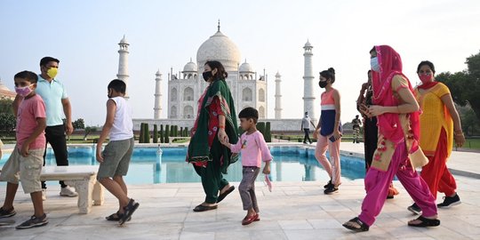 Taj Mahal Dibuka Kembali untuk Wisatawan