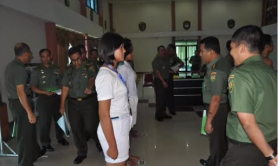 sosok tangguh marina latifah jadi pilot tni ad