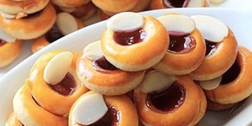 ilustrasi blueberry almond butter cookies