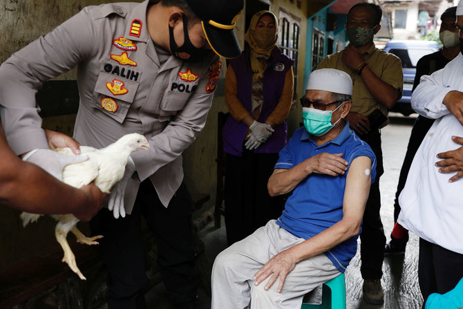 vaksinasi covid 19 berhadiah ayam di cianjur