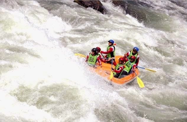 menantang adrenalin di sungai asahan arung jeram terbaik nomor tiga di dunia