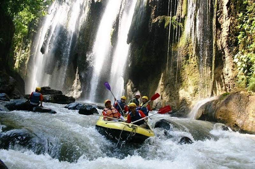 menantang adrenalin di sungai asahan arung jeram terbaik nomor tiga di dunia