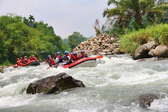 tantang andrenalin begini keseruan arung jeram di sungai bingei langkat