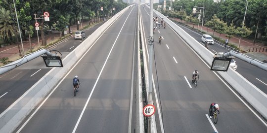Pesepeda Road Bike Dilarang Melintas di JLNT Casablanca, Polisi Tetap Berjaga